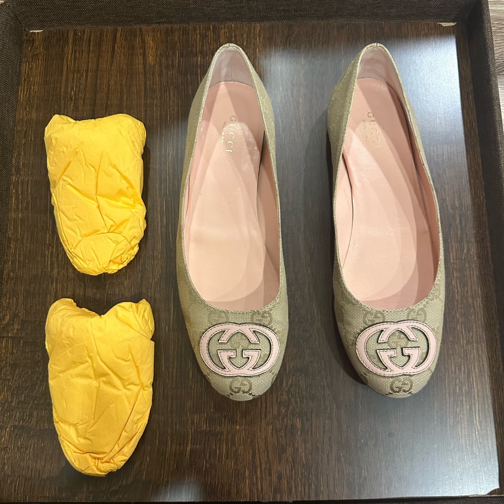 Gucci Ballerina Flats in beige with GG monogram (size 37)